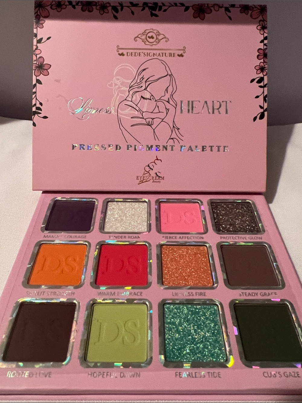 DEDE’SIGNATURE - Pressed Pigment Palette - Lioness Hearty